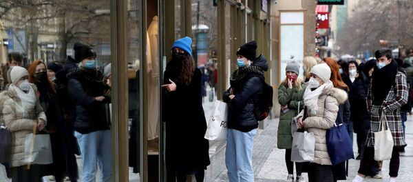 Очередь покупателей у магазина в Праге - Sputnik Беларусь