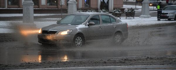 Заснеженная автодорога в Минске - Sputnik Беларусь