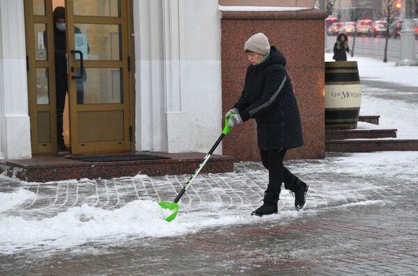 Уборка снега на улицах Минска - Sputnik Беларусь