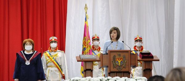 Избранный президент страны Майя Санду на церемонии инаугурации во Дворце Республики Избранный президент страны Майя Санду на церемонии инаугурации во Дворце Республики - Sputnik Беларусь