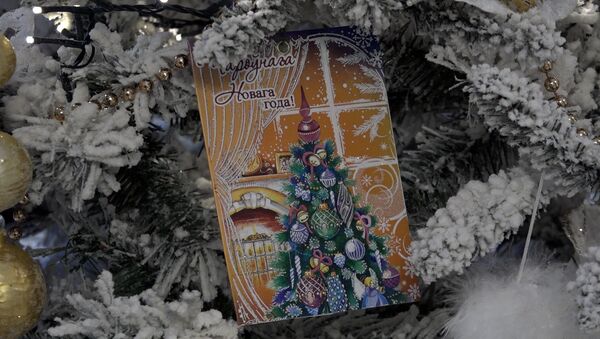 Под Рождество даже марки оживают: посмотрите, какой салон открылся на Почтамте! - Sputnik Беларусь