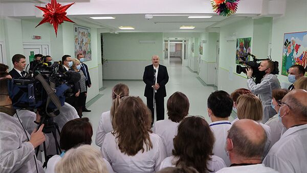 Посещение президентом Александром Лукашенко Городской детской инфекционной клинической больницы Минска - Sputnik Беларусь
