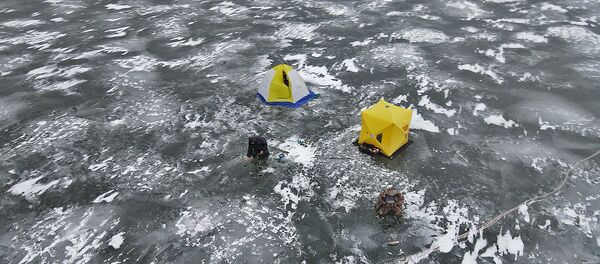 Рыбаки на водохранилище в Дроздах - видео - Sputnik Беларусь