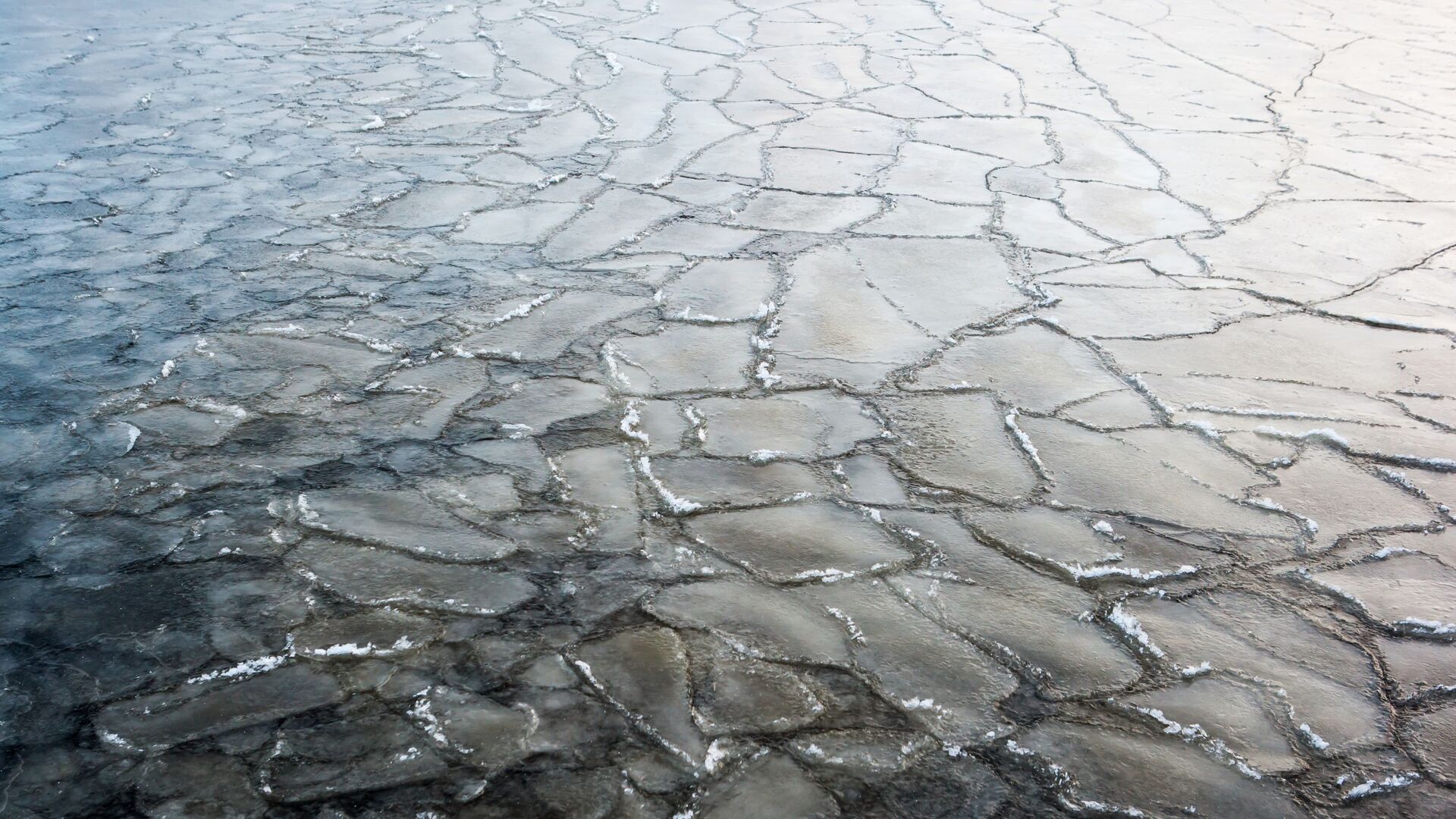 Лед на озере  - Sputnik Беларусь, 1920, 15.02.2023