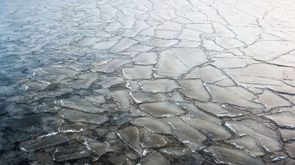 Лед на озере  - Sputnik Беларусь