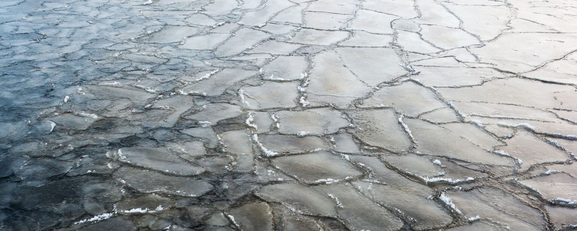 Лед на озере  - Sputnik Беларусь, 1920, 21.01.2021