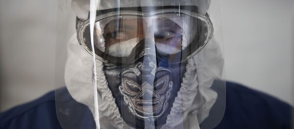 Медицинский работник в маске Медицинский работник в маске - Sputnik Беларусь