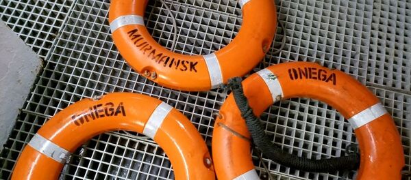 Спасательные круги с затонувшего рыболовного судна Онега - Sputnik Беларусь