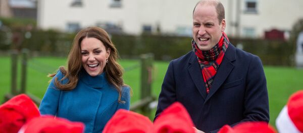 Герцог и Герцогиня Кембриджские во время королевского тура на поезде - Sputnik Беларусь