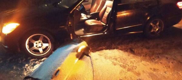 В Могилевском районе Opel  в заносе врезался в стоящий Mercedes  - Sputnik Беларусь