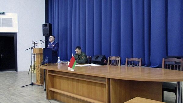 Прокурор встретился со срочниками 72-й учебки в Печах  - Sputnik Беларусь