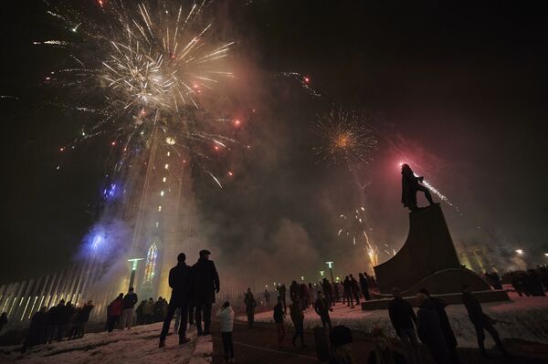 Салют во время празднования Нового 2021 года в Исландии - Sputnik Беларусь