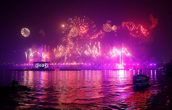 Салют во время празднования Нового 2021 года в Каире  - Sputnik Беларусь