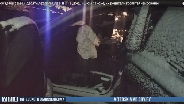 Двое детей погибли в ДТП под Витебском – кадры с места трагедии - Sputnik Беларусь