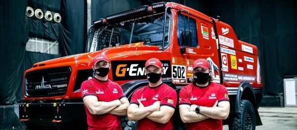 Команда МАЗ-СПОРТавто после технической проверки Команда МАЗ-СПОРТавто после технической проверки - Sputnik Беларусь