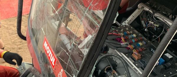 Поврежденный капотник Вязовича - Sputnik Беларусь