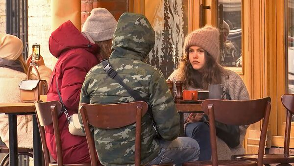 Слабое утешение: в Петербурге смягчили ограничения на работу кафе - видео - Sputnik Беларусь