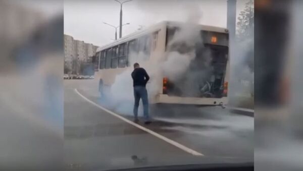 Рейсовый автобус загорелся во время движения в Гродно - Sputnik Беларусь