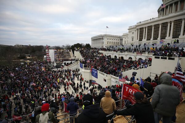 Десятки тысяч сторонников Трампа протестуют в Вашингтоне против результатов выборов - Sputnik Беларусь