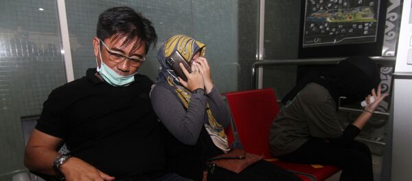 Родственники погибших в авиакатастрофе в Индонезии Родственники погибших в авиакатастрофе в Индонезии - Sputnik Беларусь