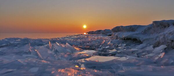 Відэафакт: Капчагайскае вадасховішча ў Казахстане пакрылася пластом лёду Відэафакт: Капчагайскае вадасховішча ў Казахстане пакрылася пластом лёду - Sputnik Беларусь
