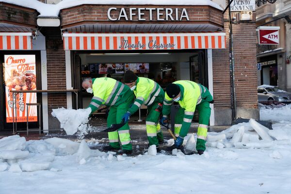 Расчистка снега в Мадриде - Sputnik Беларусь