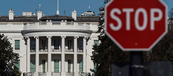 Знак у Белого дома в США - Sputnik Беларусь