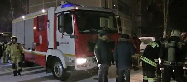 Пожар в жилом доме в Екатеринбурге, видео Пожар в жилом доме в Екатеринбурге, видео - Sputnik Беларусь