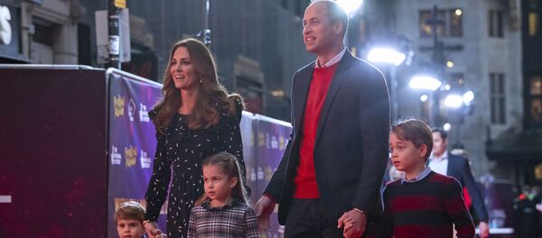 Кейт Миддлтон с супругом принцем Уильямом и детьми Кейт Миддлтон с супругом принцем Уильямом и детьми - Sputnik Беларусь