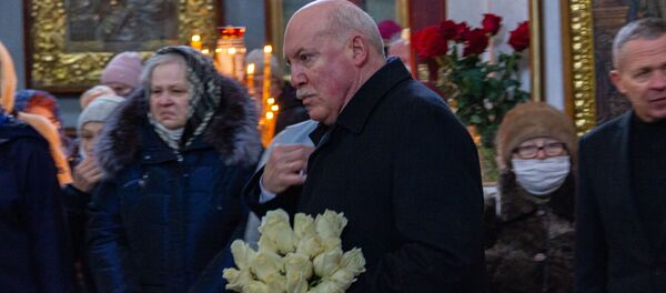 Посол России в Беларуси Дмитрий Мезенцев на прощании с Филаретом Посол России в Беларуси Дмитрий Мезенцев на прощании с Филаретом - Sputnik Беларусь