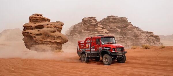 Грузовик Алексея Вишневского на ралли Дакар-2021 Грузовик Алексея Вишневского на ралли Дакар-2021 - Sputnik Беларусь