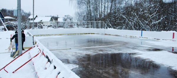 Под Минском дети построили каток - Sputnik Беларусь