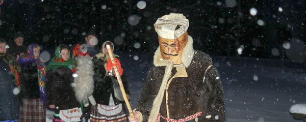 Колядный обряд Щедрец в Осово Солигорского района - Sputnik Беларусь