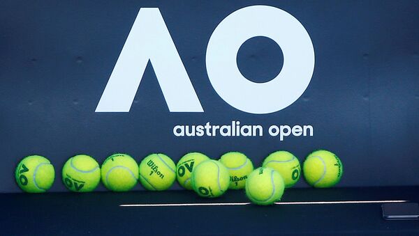 Теннисные мячи на фоне логотипа Australian Open - Sputnik Беларусь