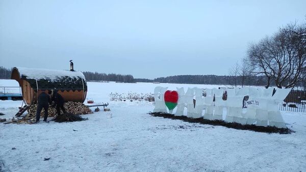 Крещенские купания начались в Минске - Sputnik Беларусь