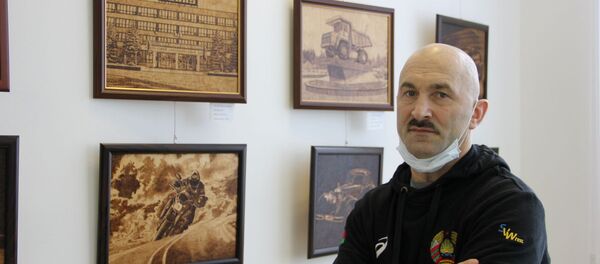 Игорь Коперский занимается пирографией больше 40 лет - Sputnik Беларусь