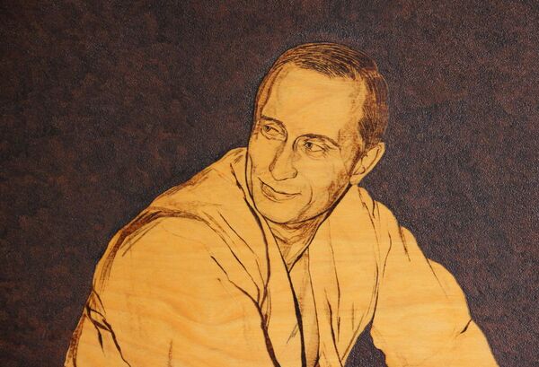 С огоньком: дзюдоист из Жодино выжигает президентов Беларуси и России - Sputnik Беларусь