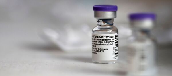 Флакон с вакциной Pfizer, архивное фото - Sputnik Беларусь