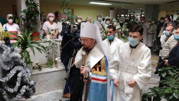 Митрополит Вениамин посетил на Крещение 10-ю больницу Минска - Sputnik Беларусь