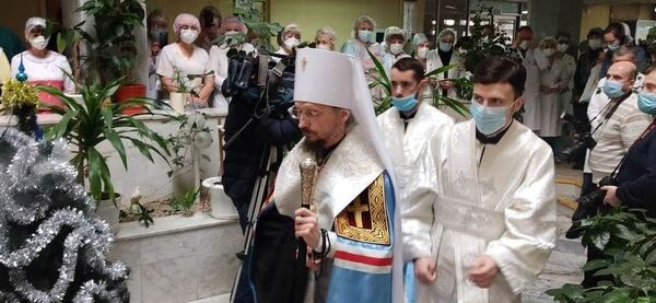 Митрополит Вениамин посетил на Крещение 10-ю больницу Минска Митрополит Вениамин посетил на Крещение 10-ю больницу Минска - Sputnik Беларусь