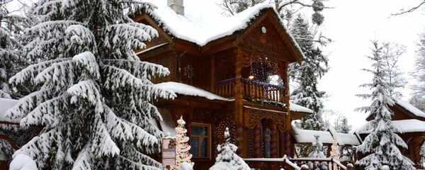 Маёнтак Дзеда Мароза ў пушчы Маёнтак Дзеда Мароза ў пушчы - Sputnik Беларусь