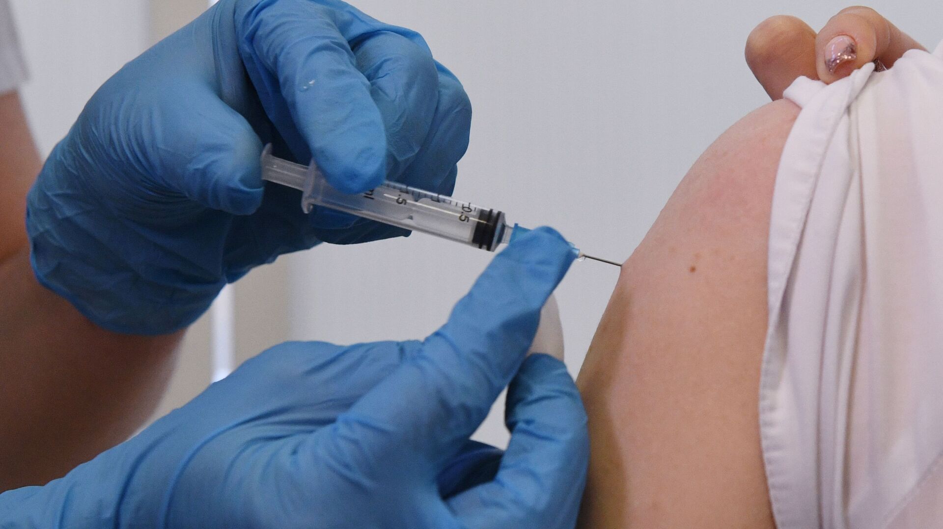 Почти 4 миллиона белорусов получили первую дозу вакцины против COVID-19