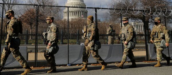 Патруль Национальной гвардии возле здания Капитолия США накануне инаугурации избранного президента США Джо Байдена - Sputnik Беларусь