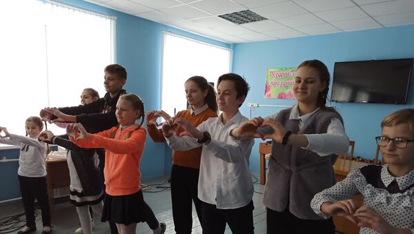 Уникальный кружок в Бобруйске, где учат исполнять песни с помощью жестов - Sputnik Беларусь