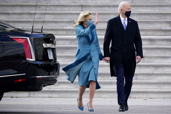 Президент Джо Байден и его жена Джилл возле Капитолия - Sputnik Беларусь