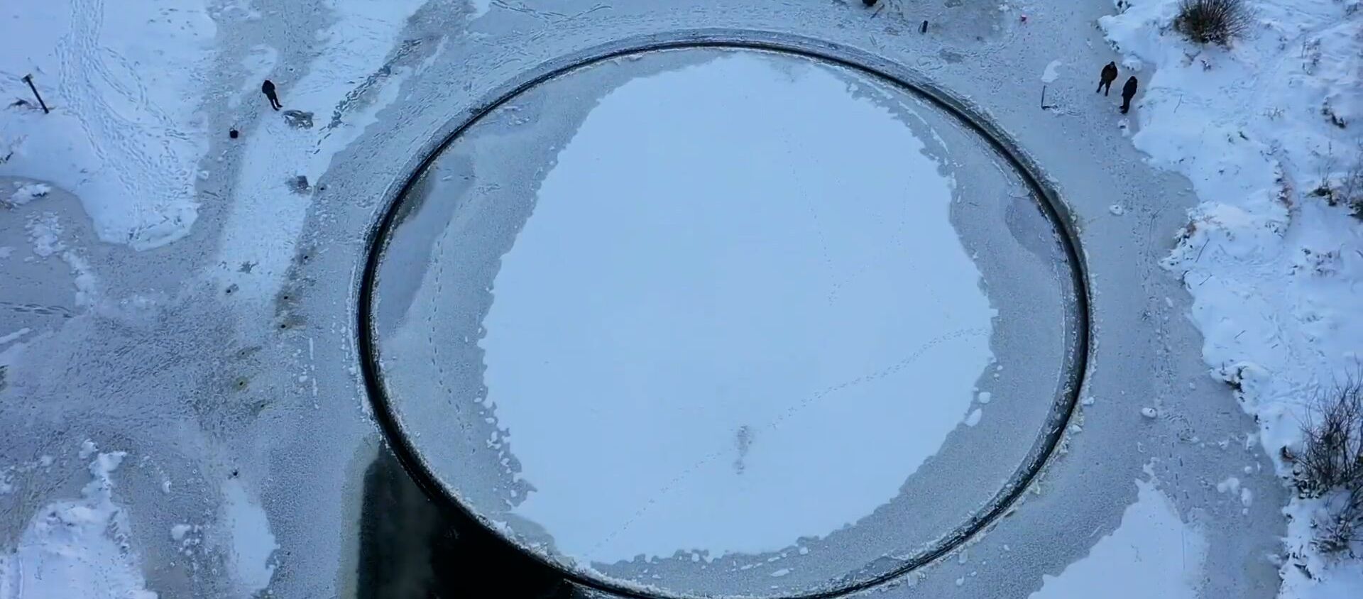Відэафакт: ідэальна роўны гіганцкі круг з'явіўся на рацэ пад Брэстам - Sputnik Беларусь, 1920, 03.02.2021