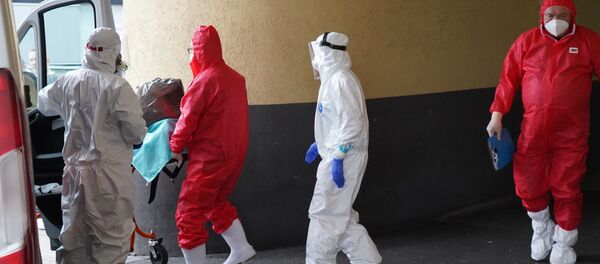 Польские врачи госпитализируют пациента с COVID-19 - Sputnik Беларусь