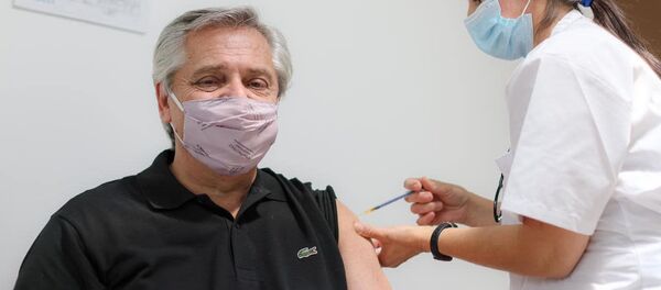 Президент Аргентины привился российской вакциной Спутник V - Sputnik Беларусь