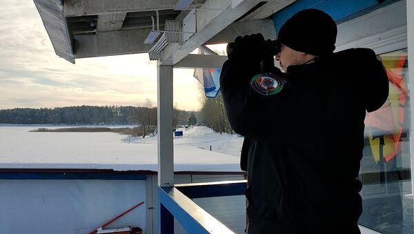 Как спасатели ОСВОДа проверяют места зимней рыбалки - Sputnik Беларусь