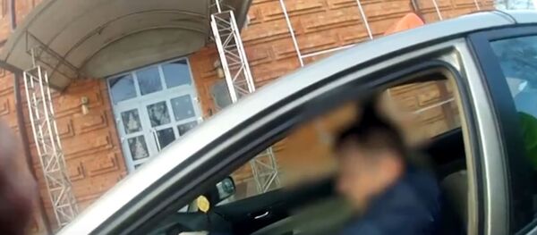 Пьяный таксист в Бресте заехал на тротуар и уснул за рулем - Sputnik Беларусь